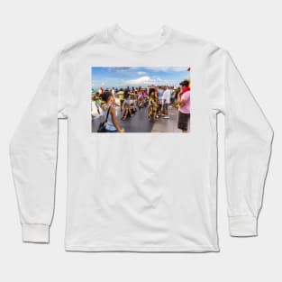 People Posing with Cristo Redentor, Corcovado - Rio de Janeiro Long Sleeve T-Shirt